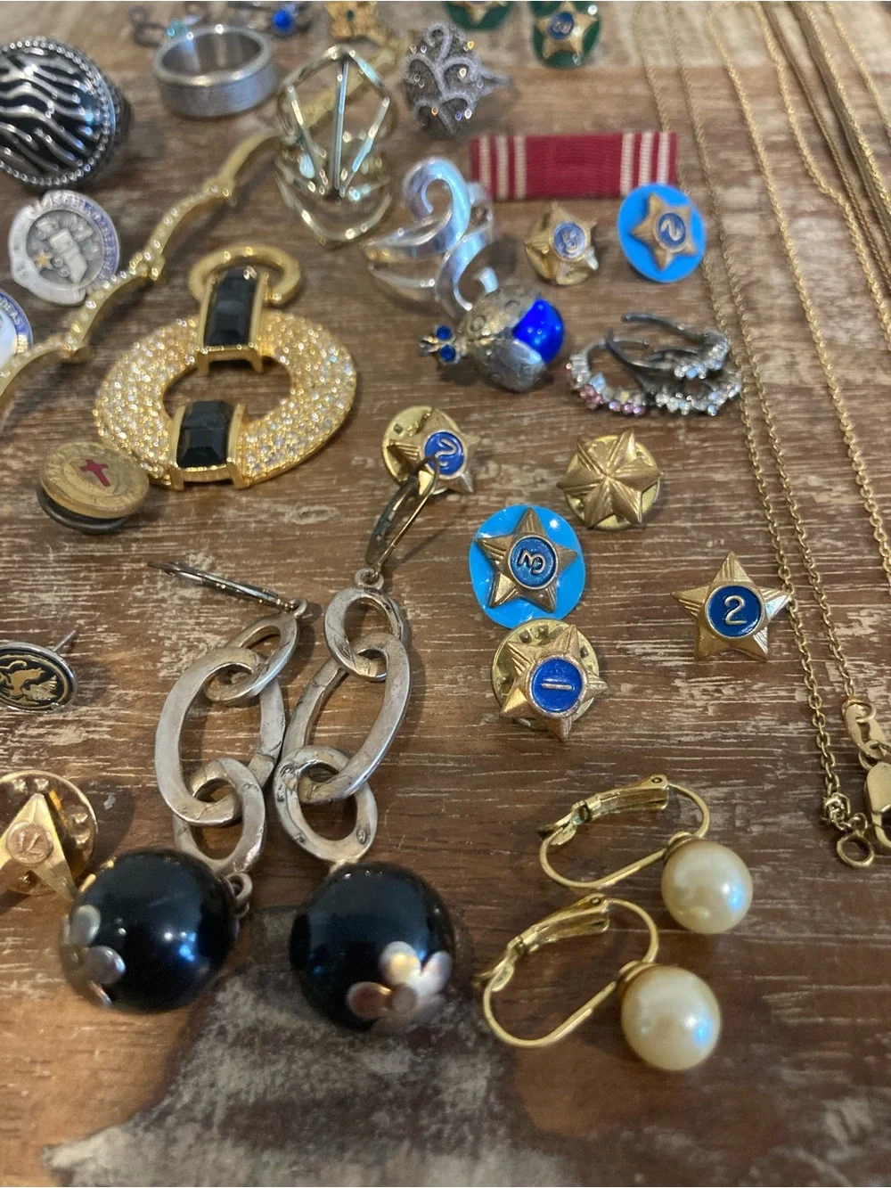 Broken Junk Jewelry & Pins Lot for Crafting Projects - Picture 5 of 16